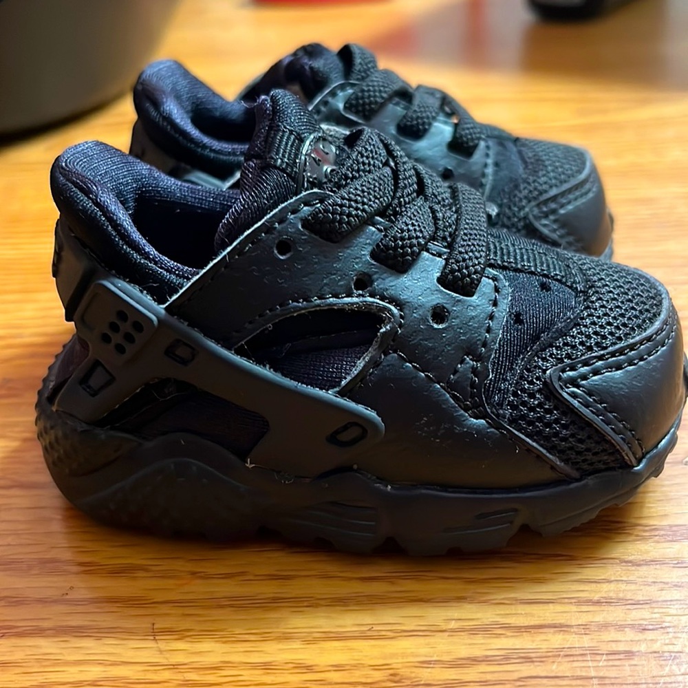 Nike hurraches size 2c